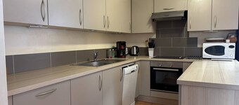 Spacious and functional house - 5 bedrooms, terrace, private parking