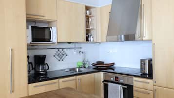 Premium Apartment | Private kitchen | Fridge, microwave, oven, stovetop