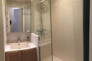 Douche, sèche-cheveux