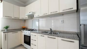 Ferienhaus (Four bedroom Holiday Home with Balcon) | Eigene Küche | Kühlschrank