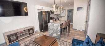 Modern 2 bedroom home 4 bed mins from Dawnsonville