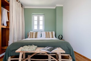 3 bedrooms, iron/ironing board, travel crib, free WiFi