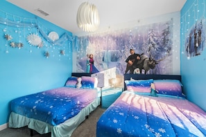 5 bedrooms, desk, iron/ironing board, travel cot