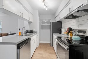 Apartment | 2 bedrooms - Modern 2BR Near UT Hyde Park Evonify (Austin)