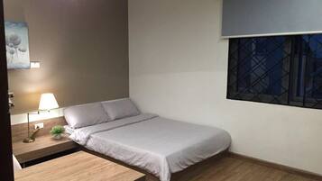 1 bedroom, in-room safe, desk, travel cot