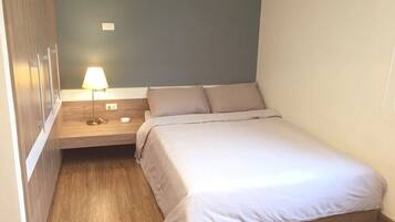 1 bedroom, in-room safe, desk, travel cot