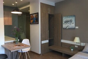 1 bedroom, in-room safe, desk, travel crib