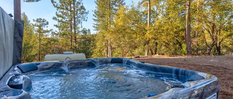 Outdoor spa tub
