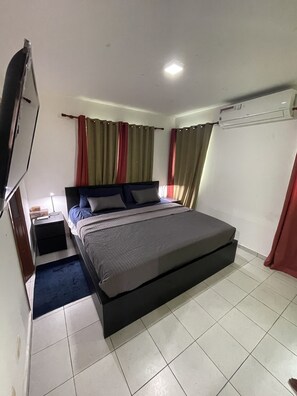 3 Schlafzimmer, Schreibtisch, Bügeleisen/Bügelbrett, WLAN