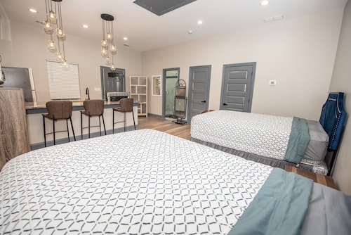 Remodeled 2 bedroom home 4 beds Dawsonville 7 miles Atlanta Motorsport