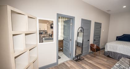 Remodeled 2 bedroom home 4 beds Dawsonville 7 miles Atlanta Motorsport