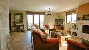 TV - Country house with sea views (Ribeira)