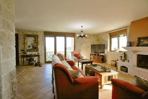 TV - Country house with sea views (Ribeira)