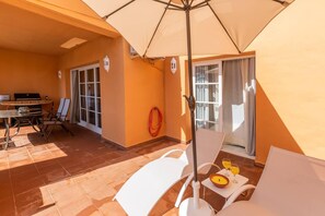 Outdoor dining - 2 Habs. Buena terraza con BBQ - WiFi, Piscina (Urbanización Riviera Sol)