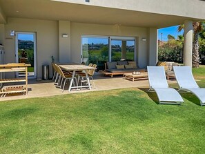 屋外ダイニングエリア