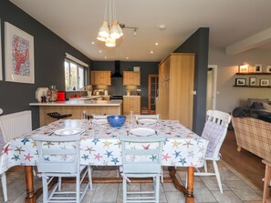 Dining - The Croft (Newport)