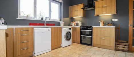 Refrigerador, lavavajillas, tetera eléctrica y tostadora