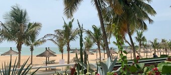 Dream villa KEUR BONHEUR in Saly: 3 suites, private pool, 100m from the beach