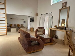 Smart TV - Dream villa KEUR BONHEUR in Saly: 3 suites, private pool, 100m from the beach (Saly)
