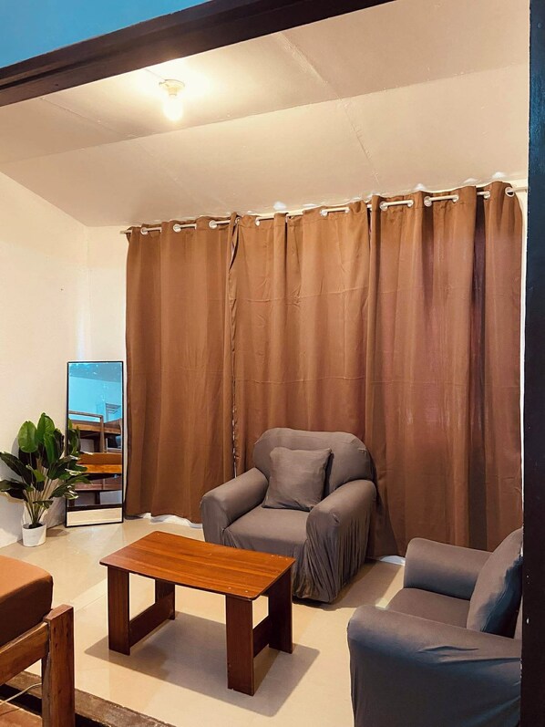 Family Quadruple Room | Living area