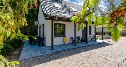 Spacious House with Terrace | Air Conditioning | Close to the Beach