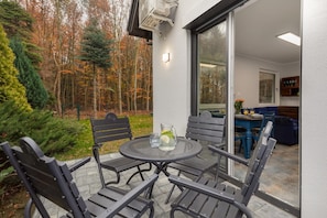 Outdoor dining - Spacious House with Terrace | Air Conditioning | Close to the Beach (Radawka)