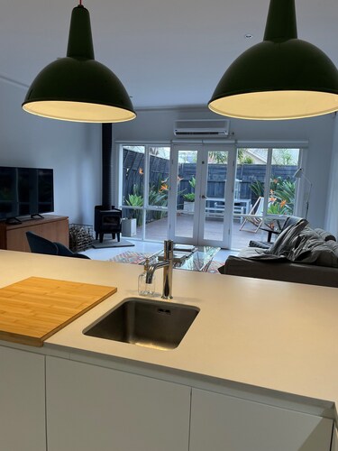 Yarraville town house close to the village