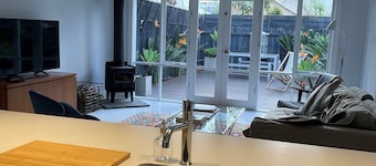 Yarraville town house close to the village