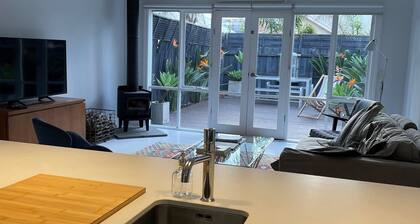 Yarraville town house close to the village