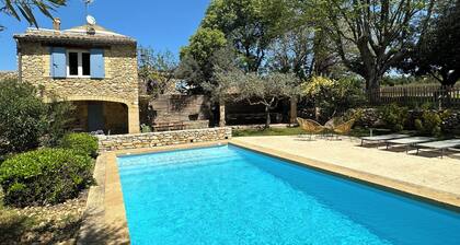 Magnificent stone farmhouse surrounded by vineyards, private swimming pool