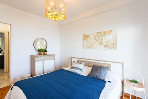 2 bedrooms, iron/ironing board, free WiFi, bed sheets - LE SIRIUS AP4314 By Riviera Holiday Homes (Niza)