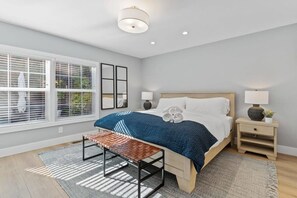 3 bedrooms, desk, iron/ironing board, free WiFi - @ Marbella Lane - 3BR w/sweeping views of Bay Area (San Mateo)