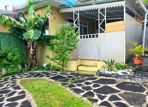 Charming cottage located 1 minute from the beach