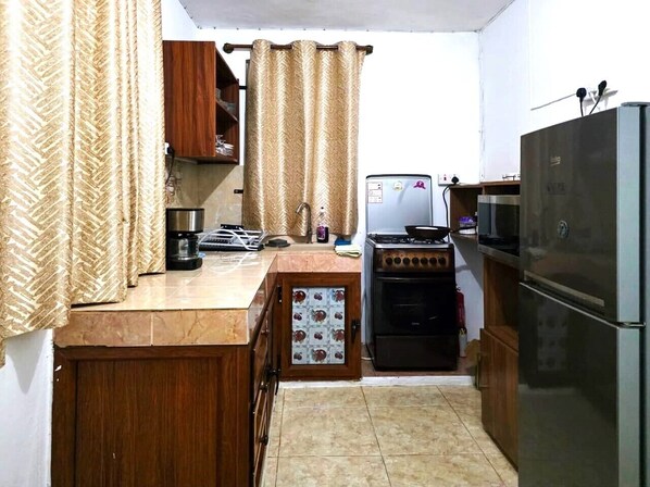 Fridge, microwave, oven, coffee/tea maker