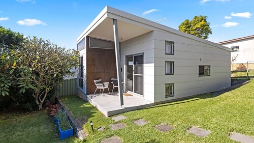 Sandy Feet Retreat - guest house walking distance to everything!