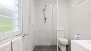 Douche, serviettes fournies
