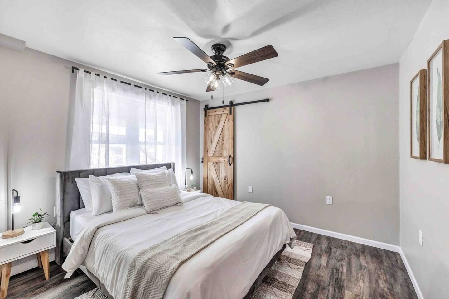 2 soverom, strykejern/-brett, reiseseng for barn og wi-fi (inkludert)