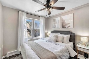 2 bedrooms, iron/ironing board, travel cot, free WiFi