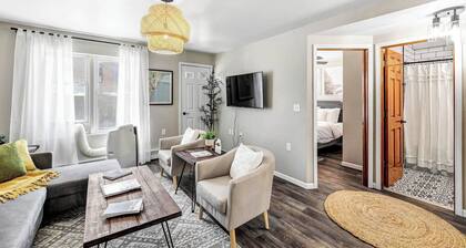 Welcome to The Steele Magnolia!! Completely renovated 2 bed/1ba plus bonus pull out futon couch
