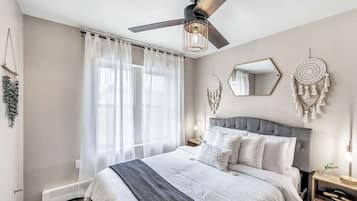 2 slaapkamers, een strijkplank/strijkijzer, gratis wifi, beddengoed