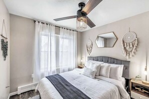 2 slaapkamers, een strijkplank/strijkijzer, gratis wifi, beddengoed
