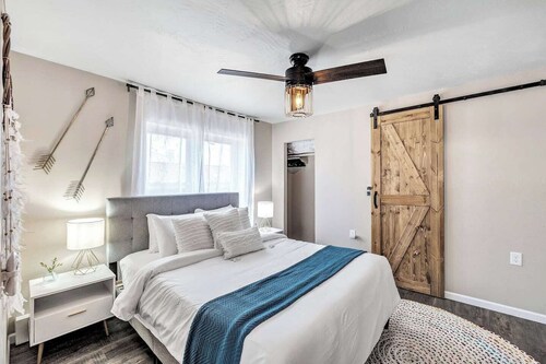 Welcome to The Steele Magnolia!! Completely renovated 2 bed/1ba plus bonus pull out futon couch. We are located directly across the street from Von Stiehl Winery and are just a few minutes walk to Crescent Beach!