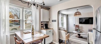 Welcome to The Steele Magnolia!! Completely renovated 2 bed/1ba plus bonus pull out couch. We are located directly across the street from Von Stiehl Winery and are just a few minutes walk to Crescent Beach!