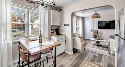 Welcome to The Steele Magnolia!! Completely renovated 2 bed/1ba plus bonus pull out couch. We are located directly across the street from Von Stiehl Winery and are just a few minutes walk to Crescent Beach!