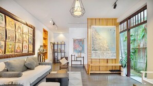 Interior - Vesta Gallery Villa above bookstore (Thành phố Hội An)
