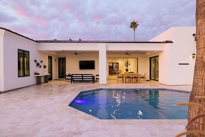 A heated pool - Palm Ridge Resort by LuxeKey I Resort Home w/ Lazy River, Pickleball & Putt Putt Golf (Scottsdale)
