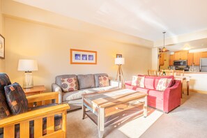 Televisión y chimenea 