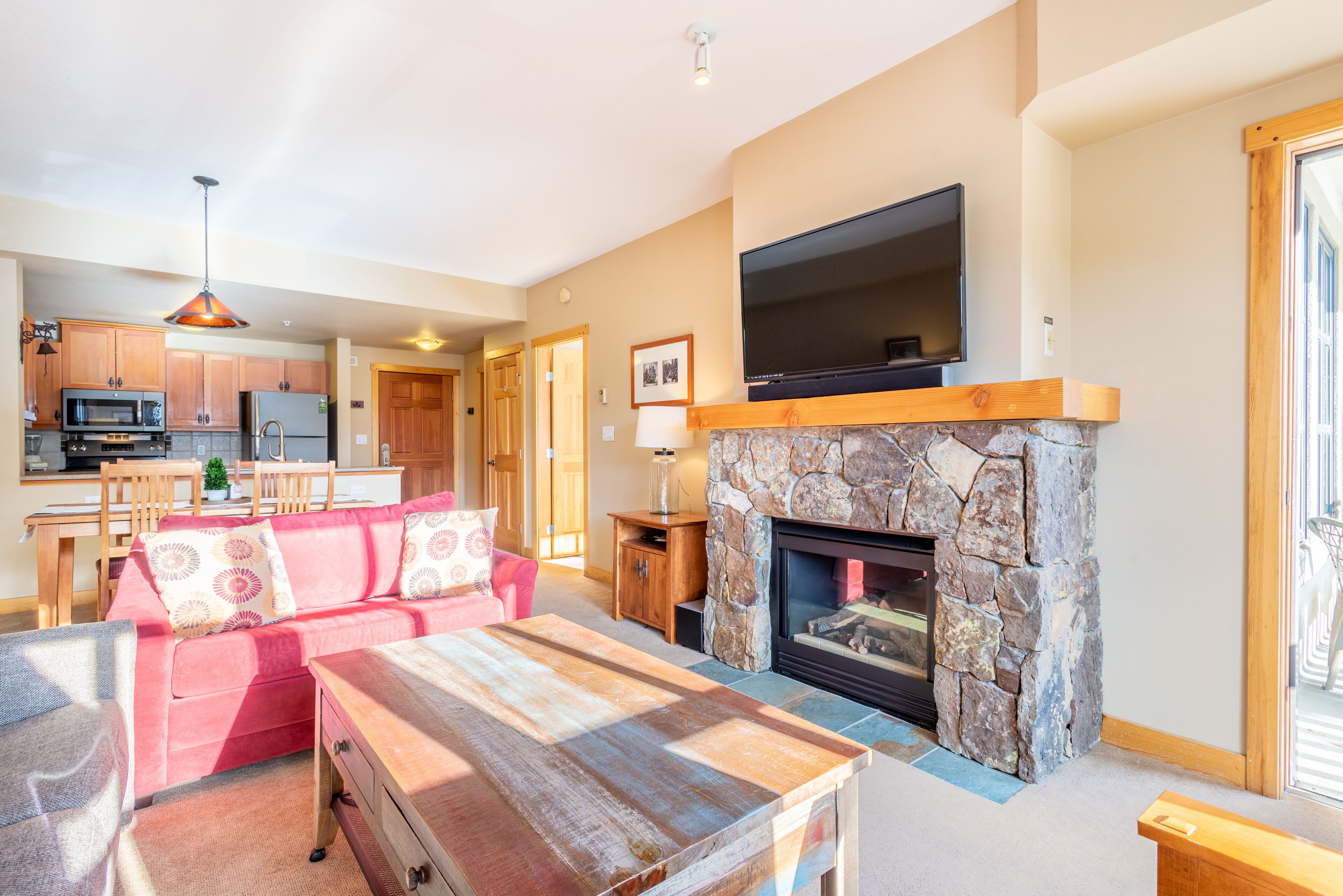 Large Passage Point One Bedroom, Sunset deck, Free WiFi, Free Parking