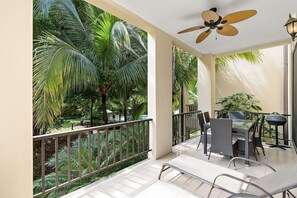 屋外ダイニングエリア