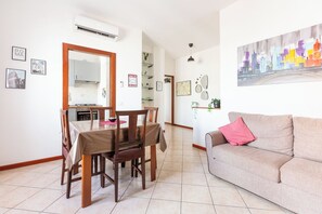 Smart TV - Camesena 40 | 2BR Apartment for 4 with Balcony near Tiburtina (Roma)